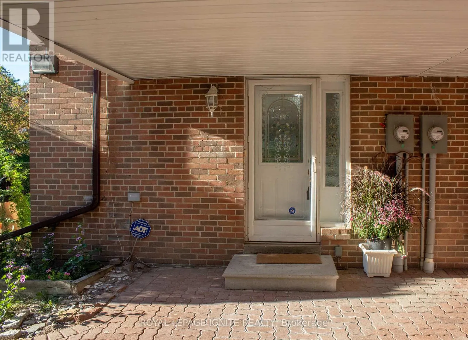 32 - 23 TEALHAM DRIVE