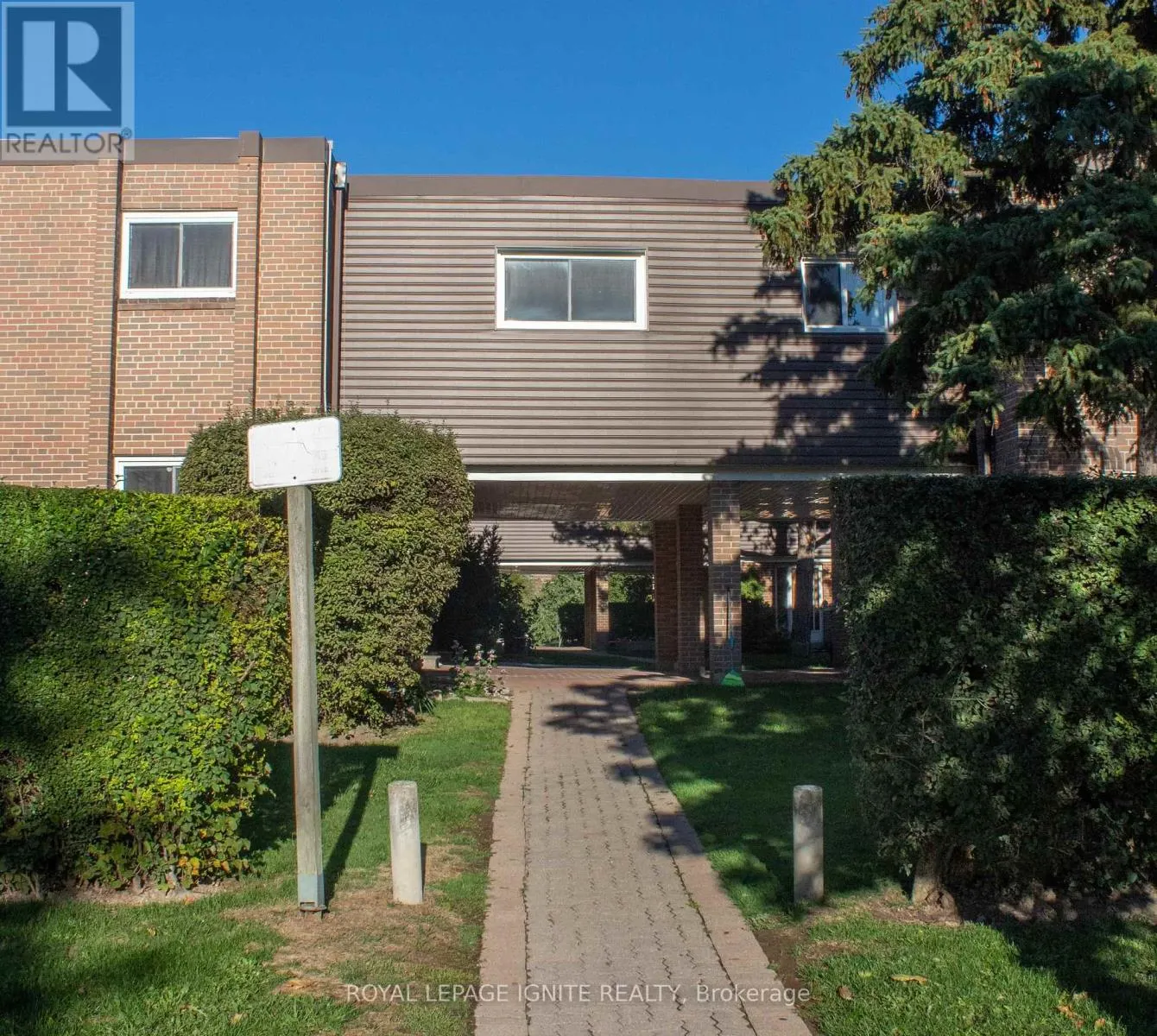 32 - 23 TEALHAM DRIVE