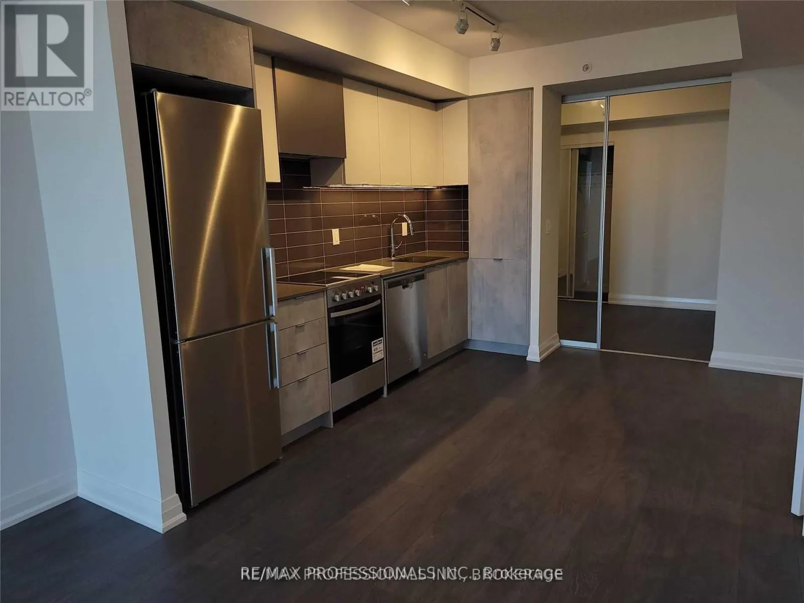 3006 - 30 GIBBS ROAD