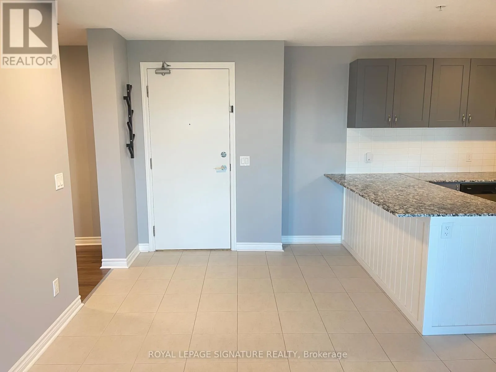 401 - 2522 KEELE STREET
