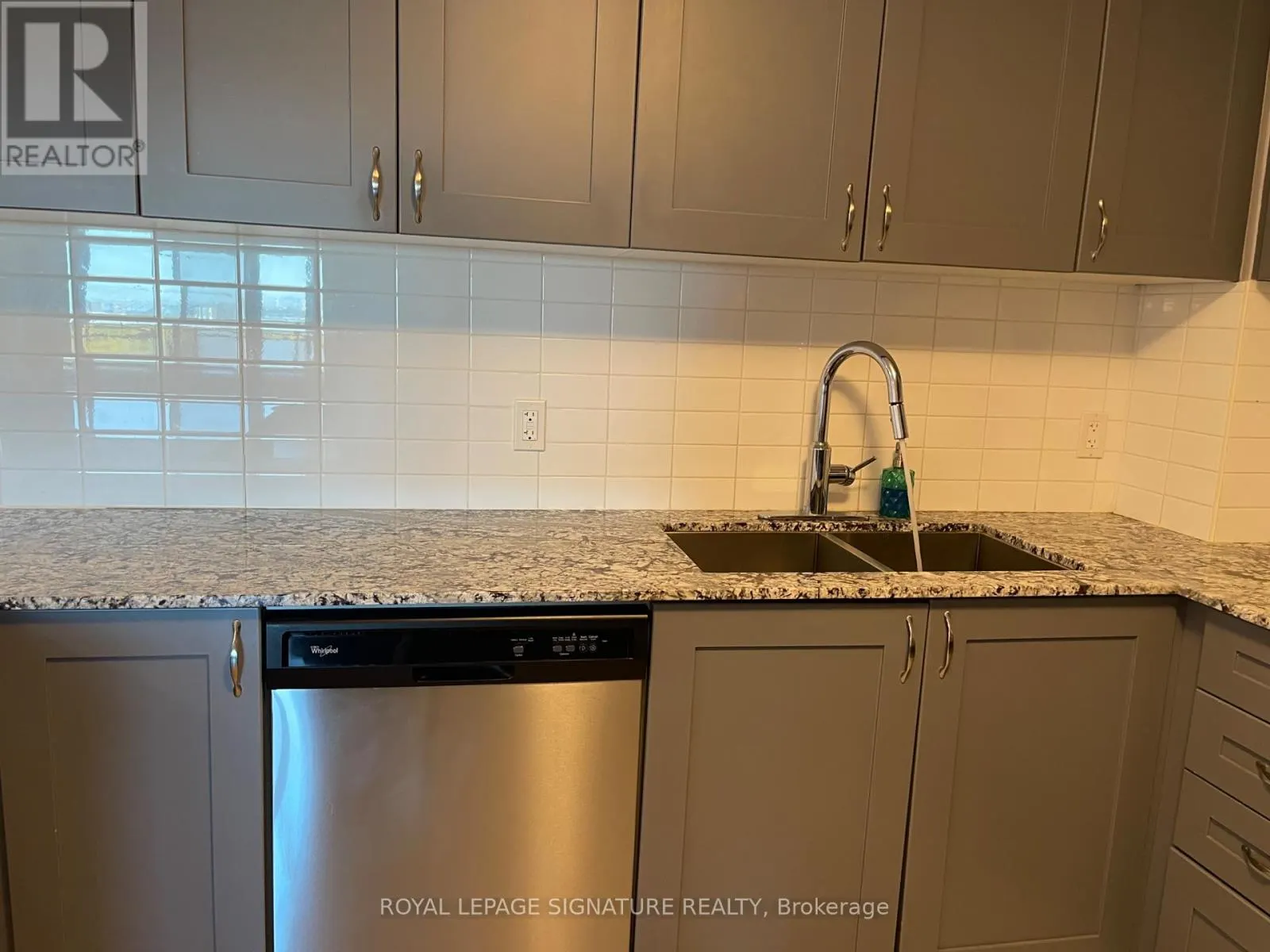 401 - 2522 KEELE STREET