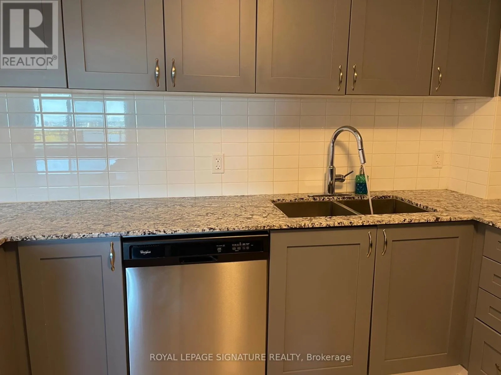 401 - 2522 KEELE STREET