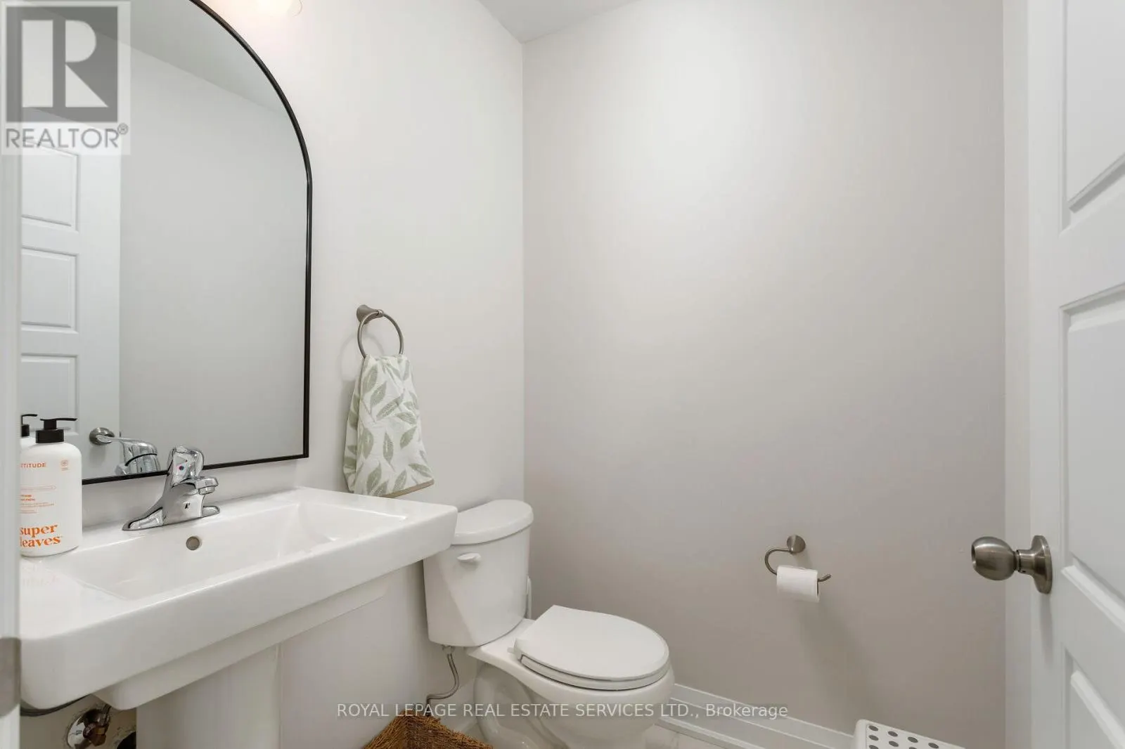 22 - 405 PLAINS ROAD E
