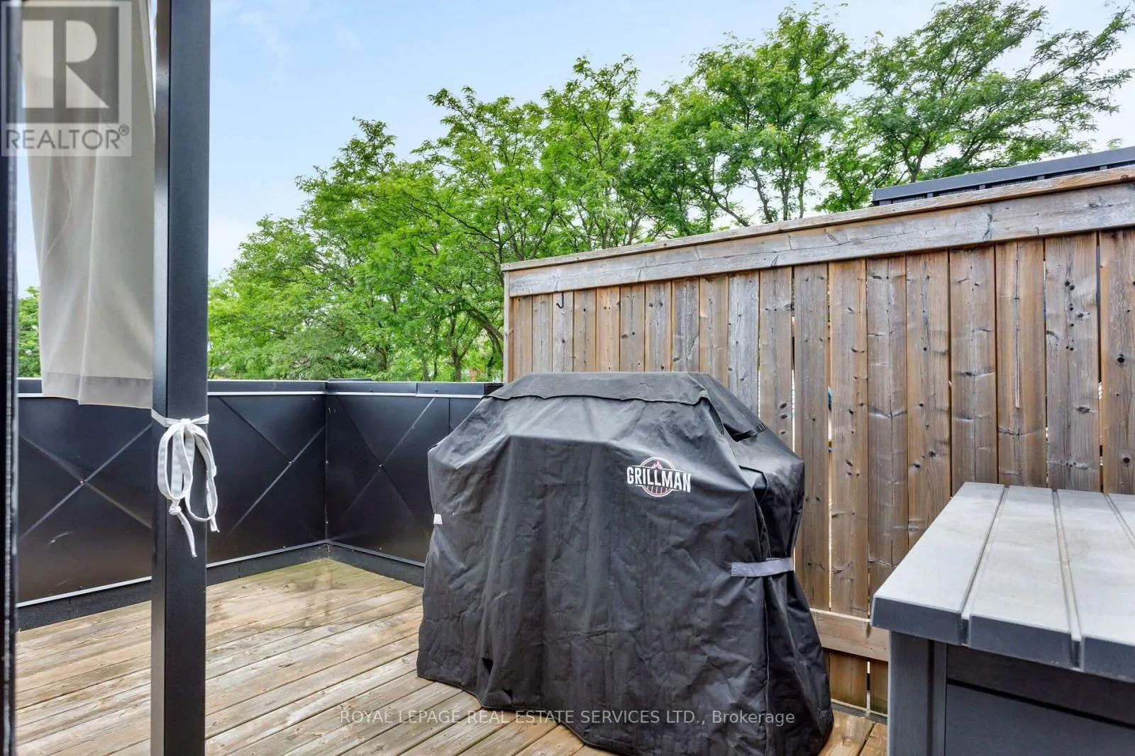 22 - 405 PLAINS ROAD E
