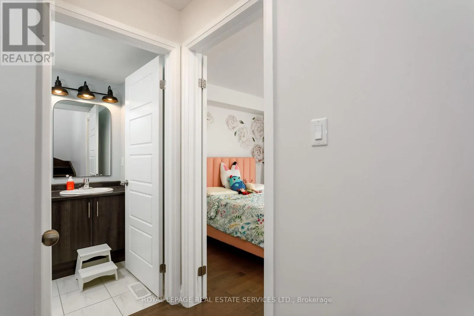 22 - 405 PLAINS ROAD E