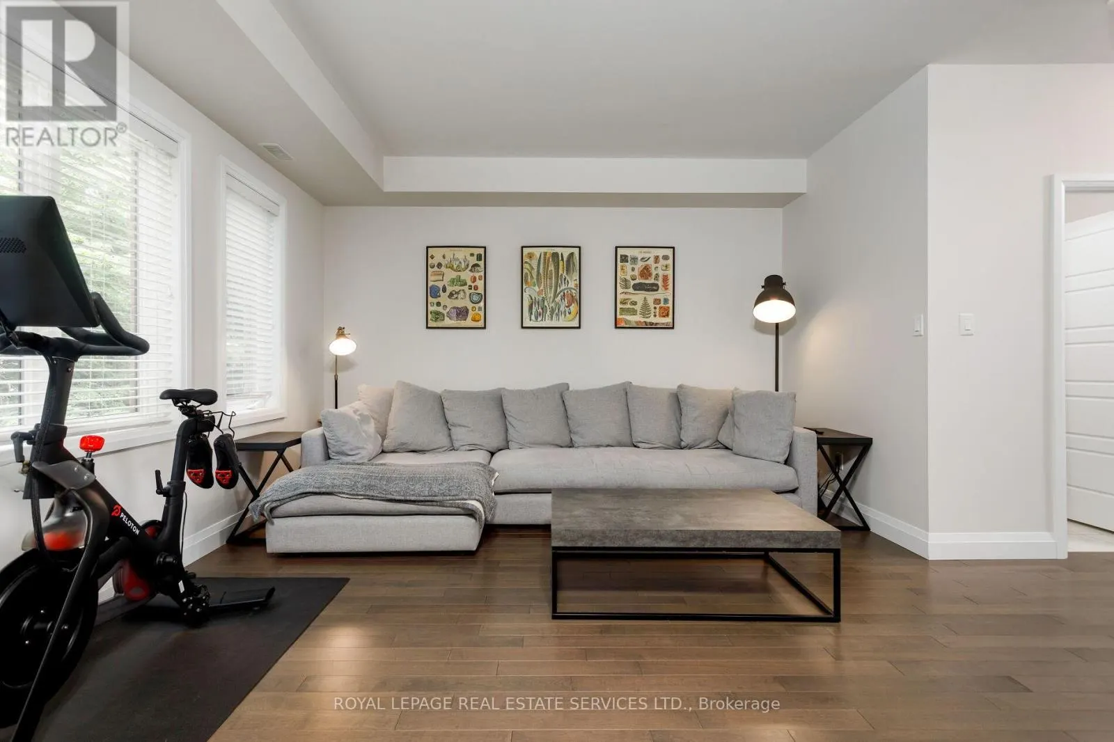 22 - 405 PLAINS ROAD E