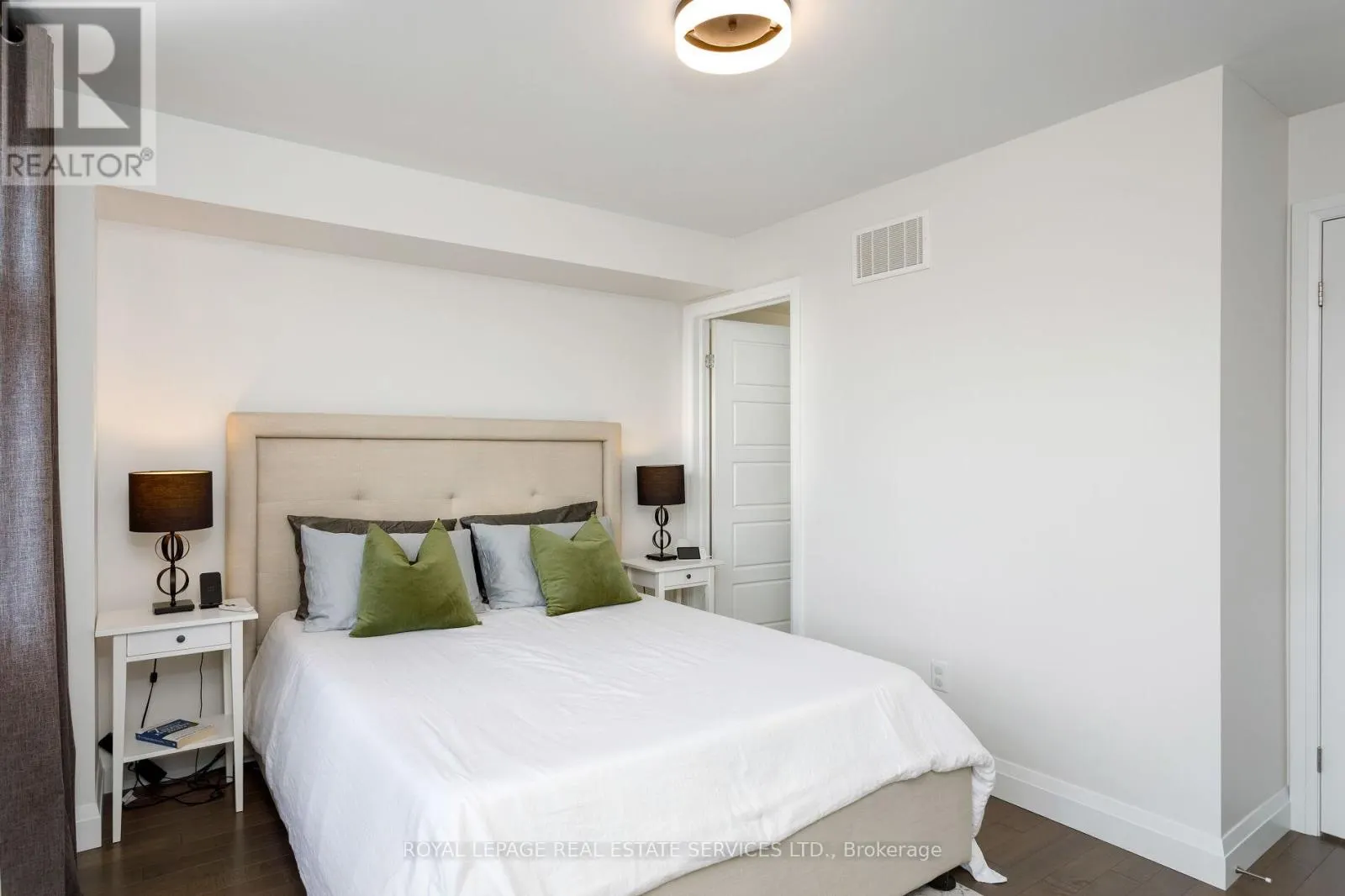22 - 405 PLAINS ROAD E