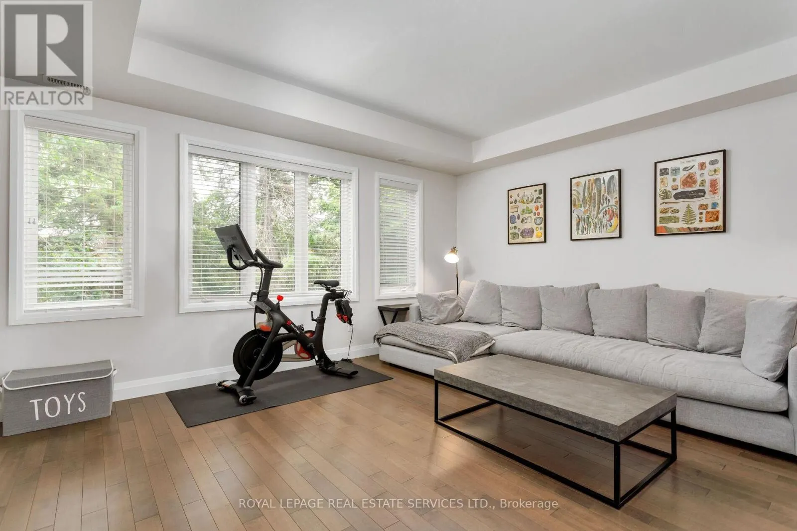 22 - 405 PLAINS ROAD E