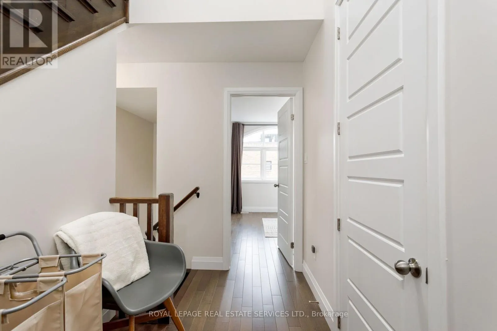 22 - 405 PLAINS ROAD E