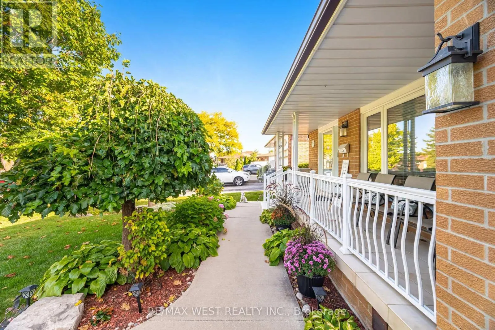 17 MALCOLM CRESCENT