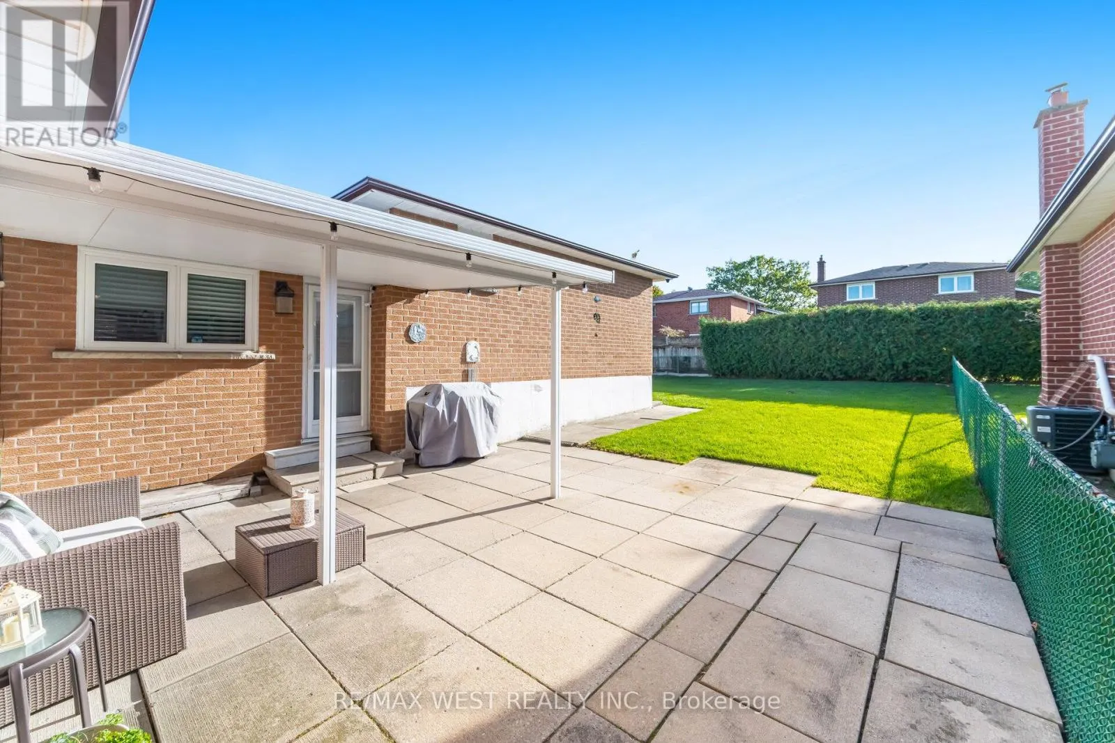 17 MALCOLM CRESCENT