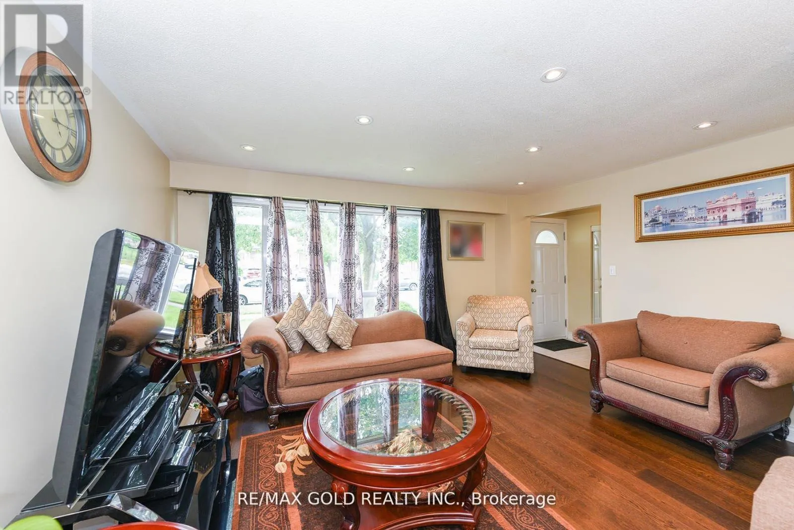 3507 LADDIE CRESCENT