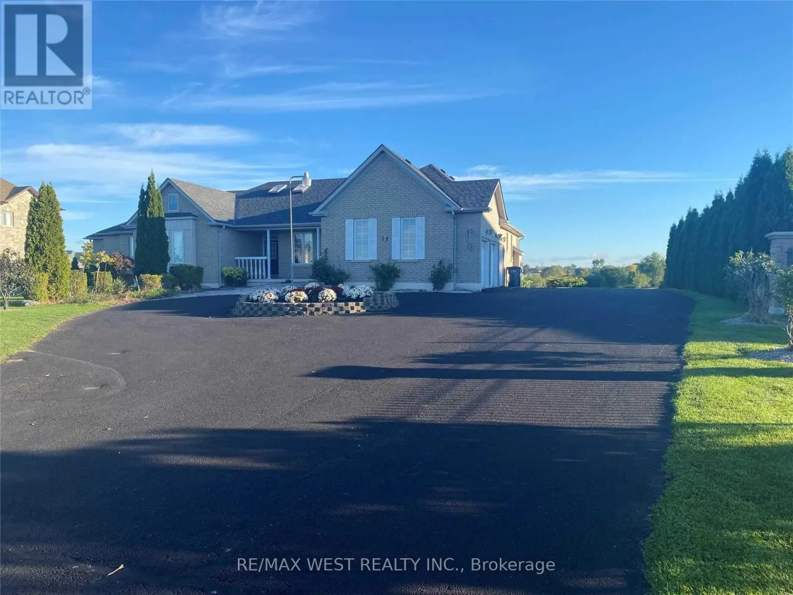 8 EVERGLADE DRIVE