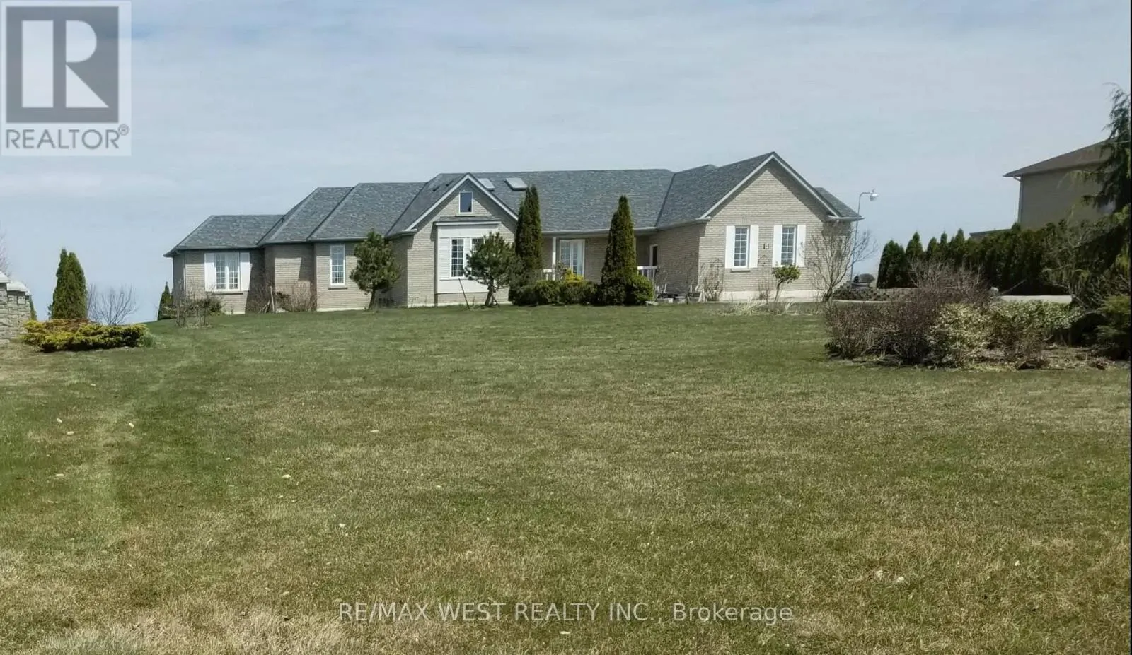 8 EVERGLADE DRIVE