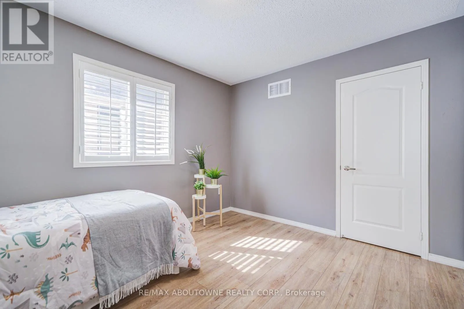 3041 CAULFIELD CRESCENT