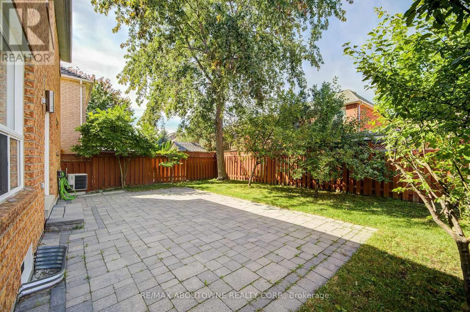 3041 CAULFIELD CRESCENT