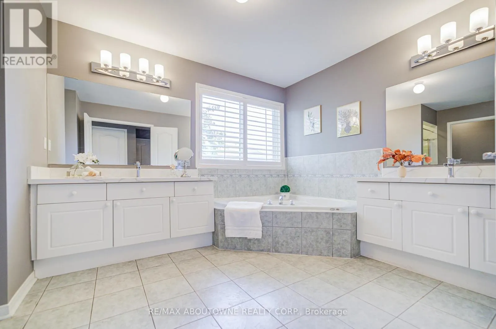3041 CAULFIELD CRESCENT