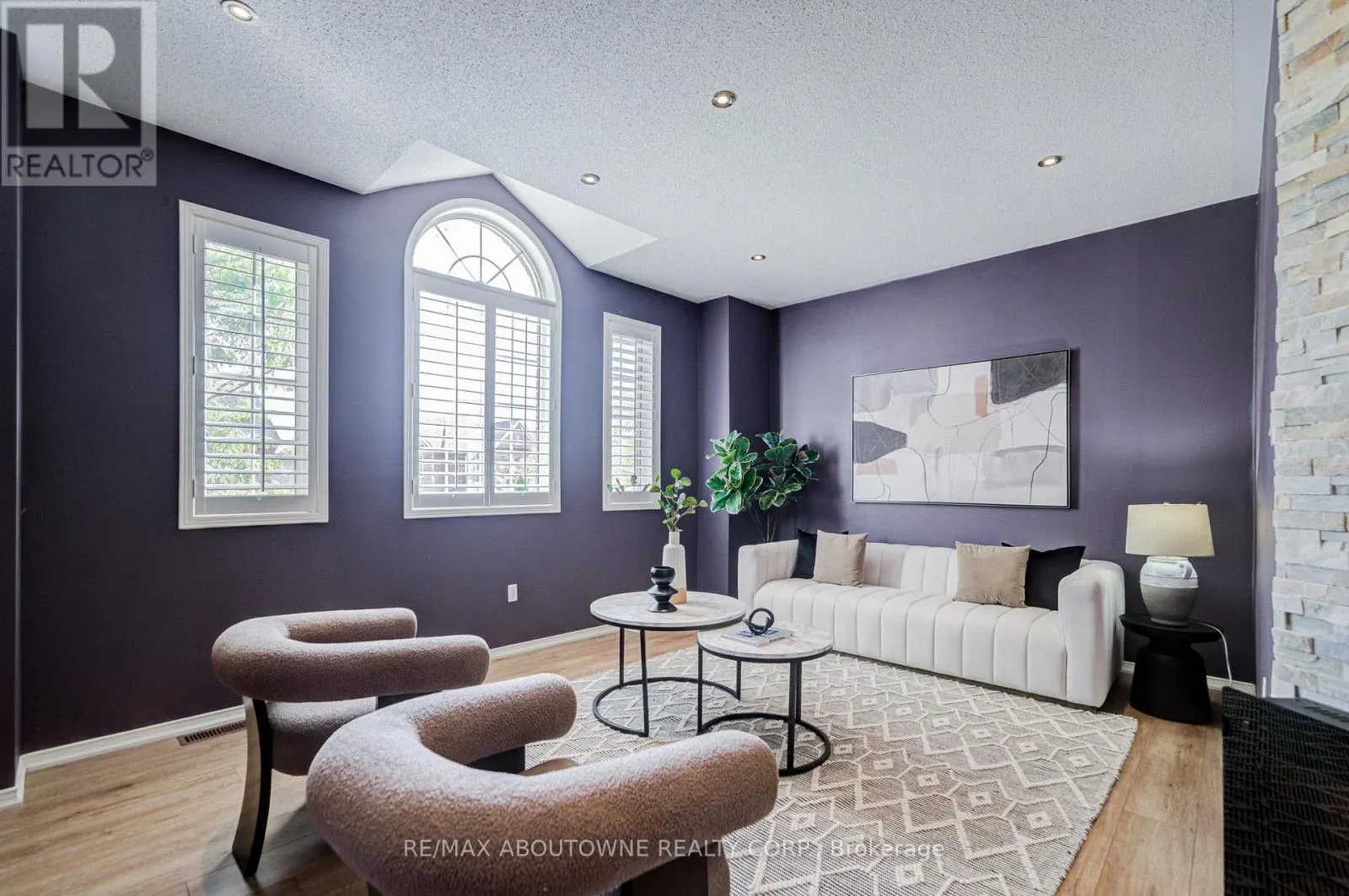 3041 CAULFIELD CRESCENT
