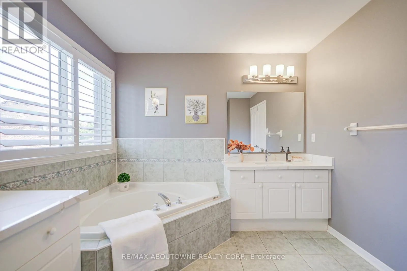 3041 CAULFIELD CRESCENT