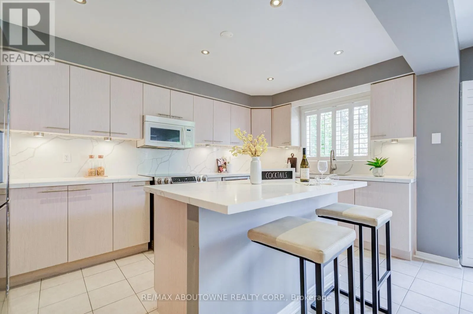 3041 CAULFIELD CRESCENT