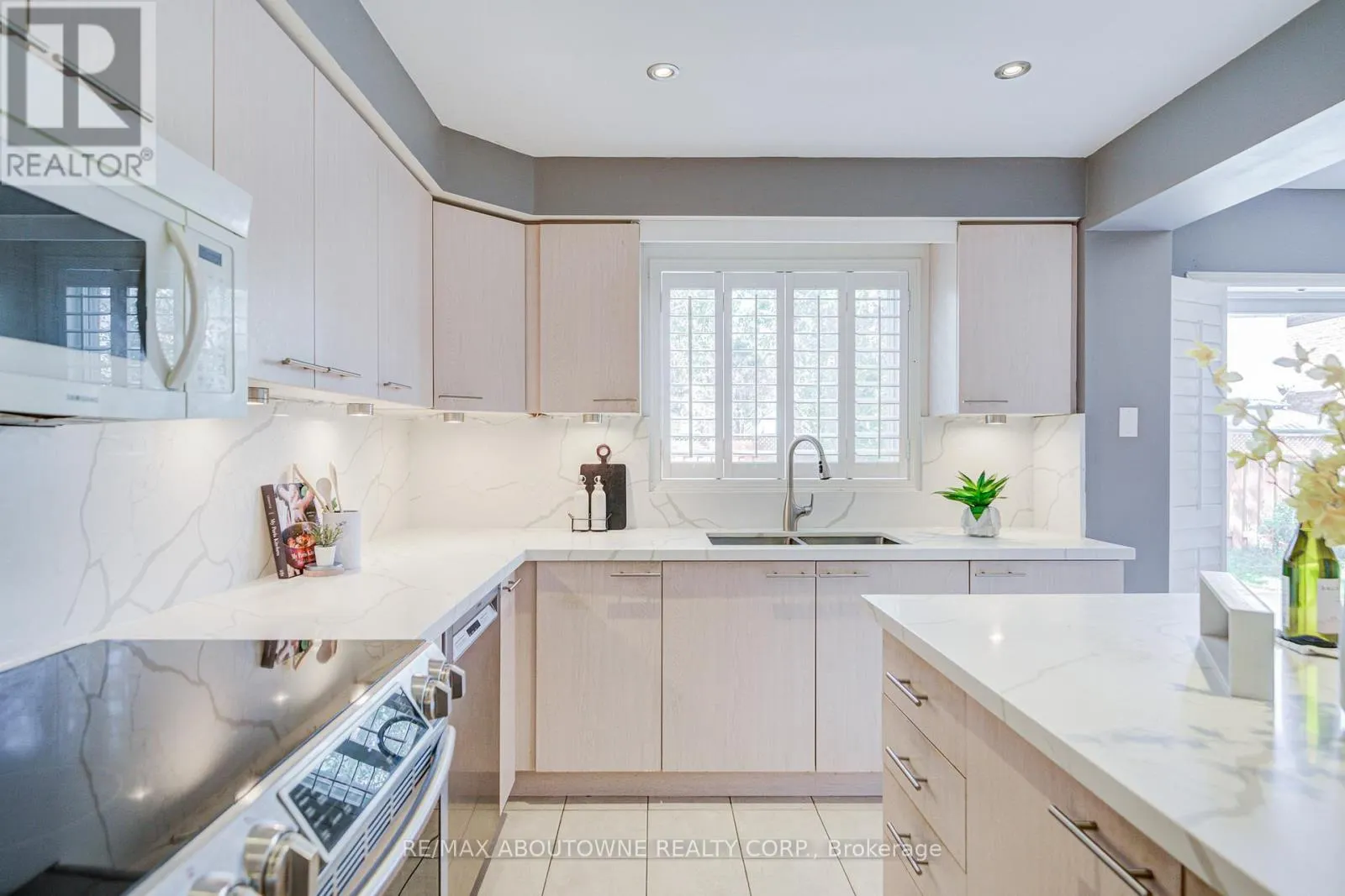 3041 CAULFIELD CRESCENT
