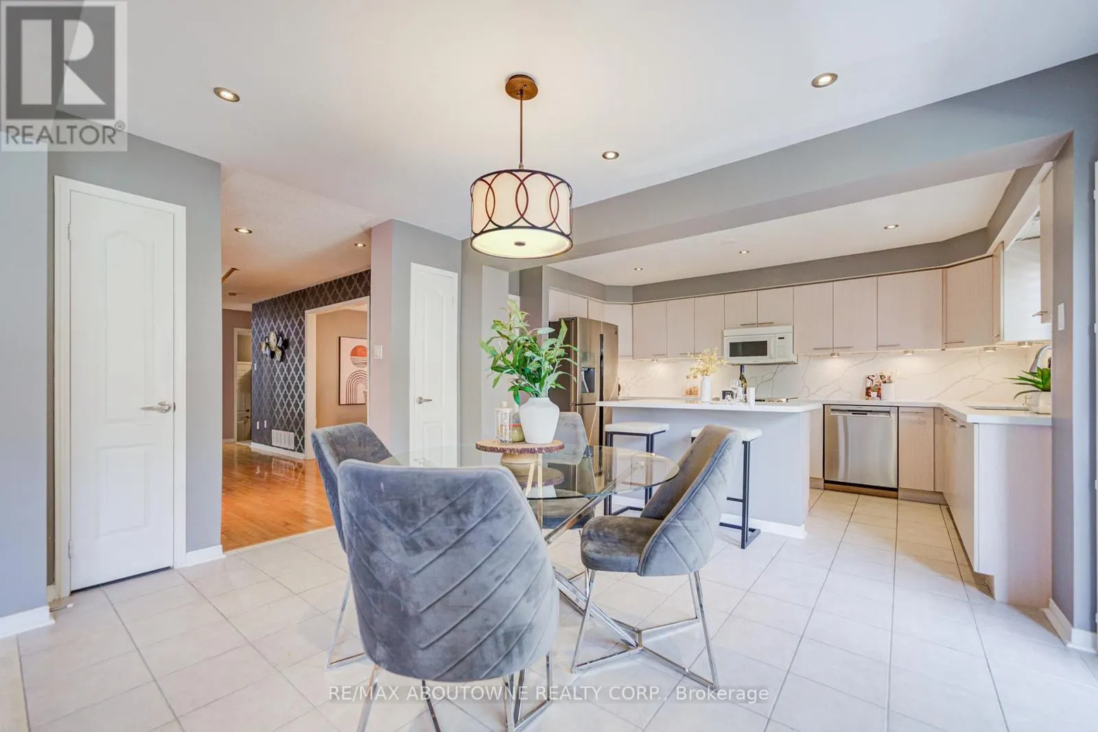 3041 CAULFIELD CRESCENT
