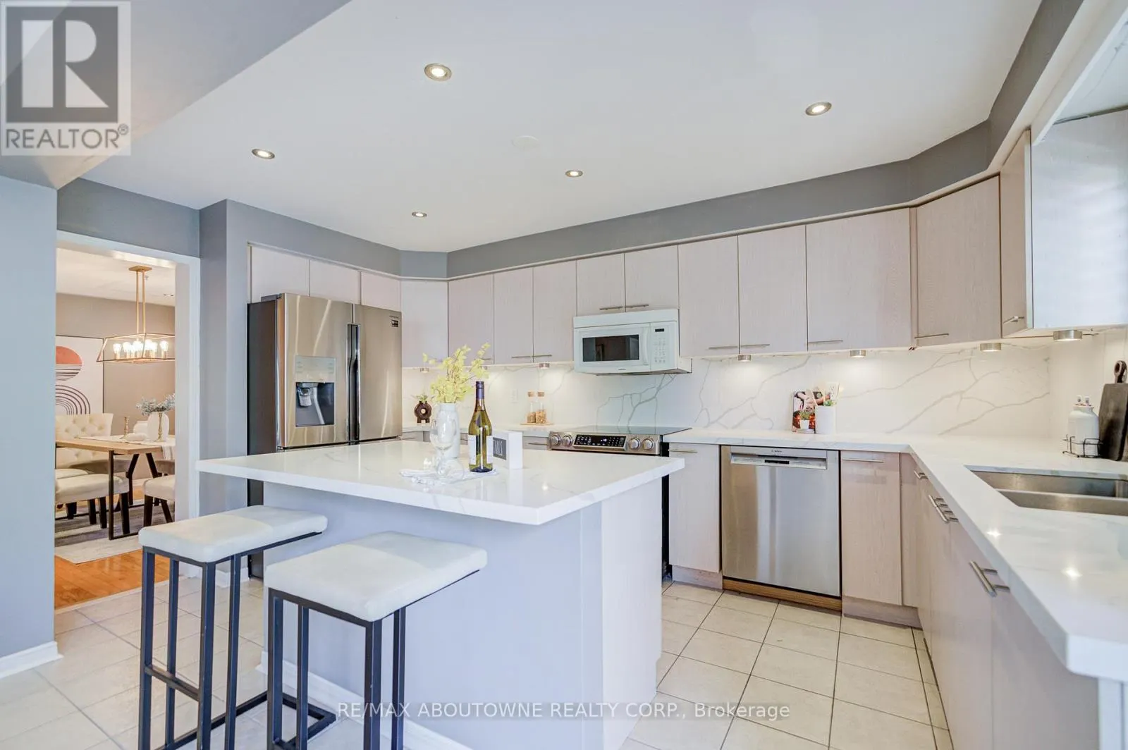 3041 CAULFIELD CRESCENT