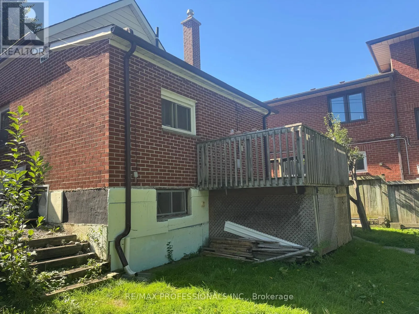 8 DANIELS STREET