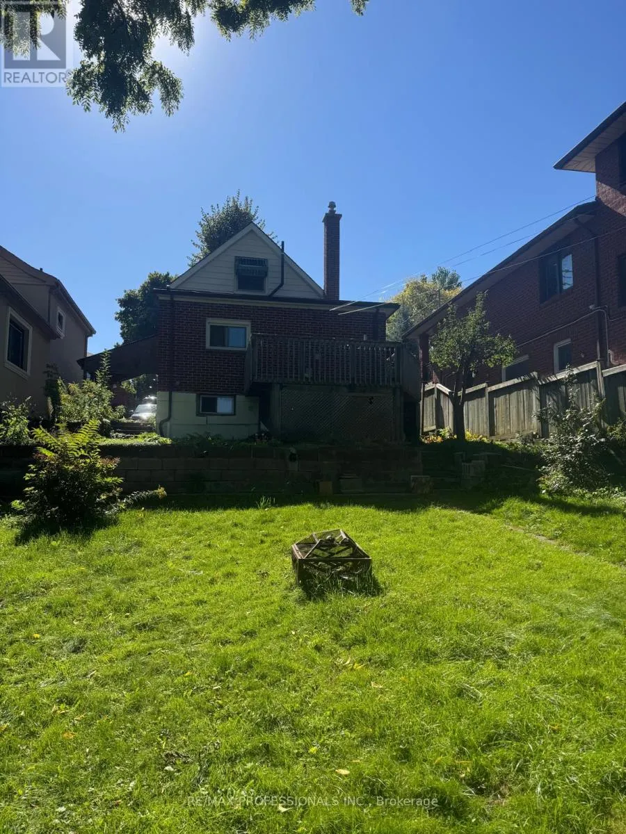 8 DANIELS STREET