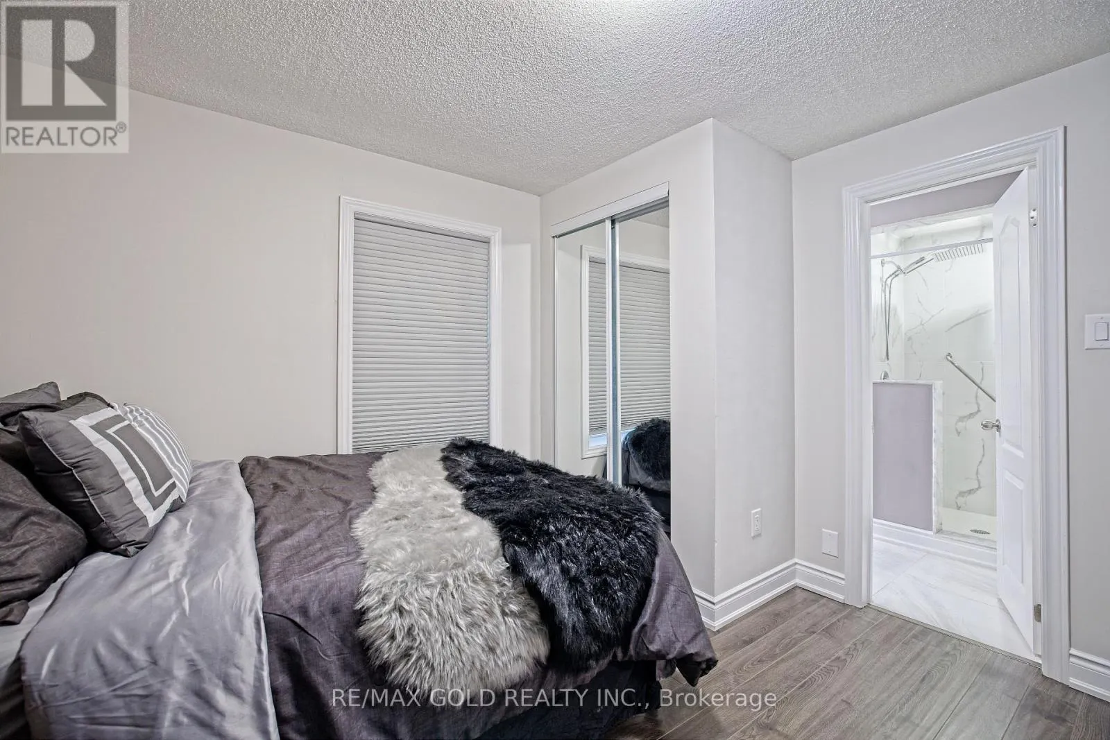 28 ROYCE AVENUE