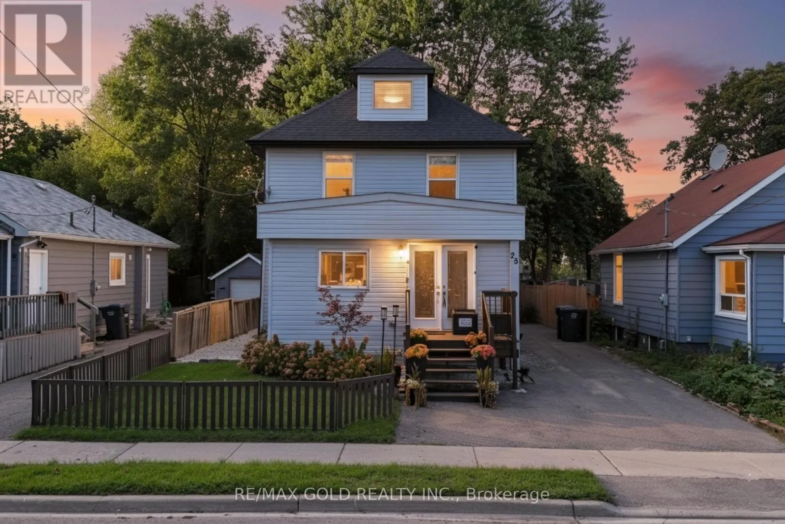 28 ROYCE AVENUE