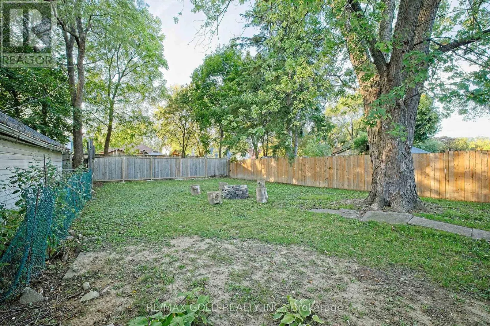 28 ROYCE AVENUE