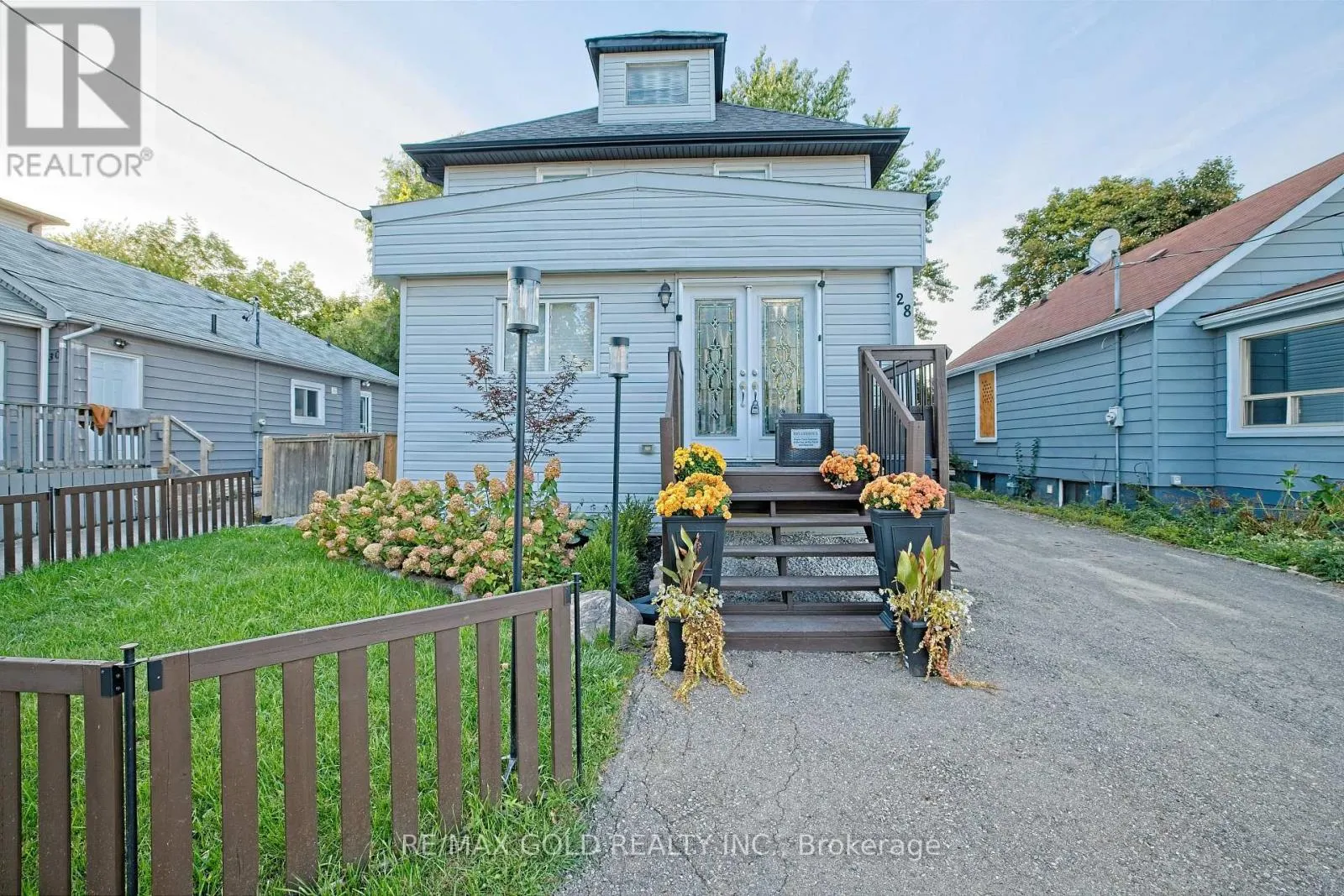 28 ROYCE AVENUE