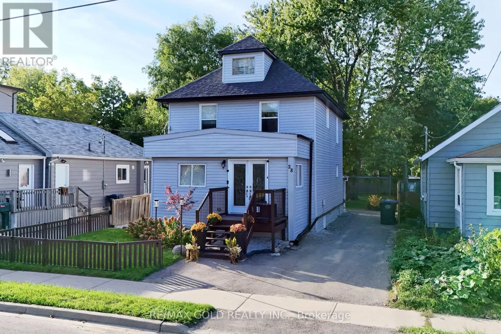 28 ROYCE AVENUE