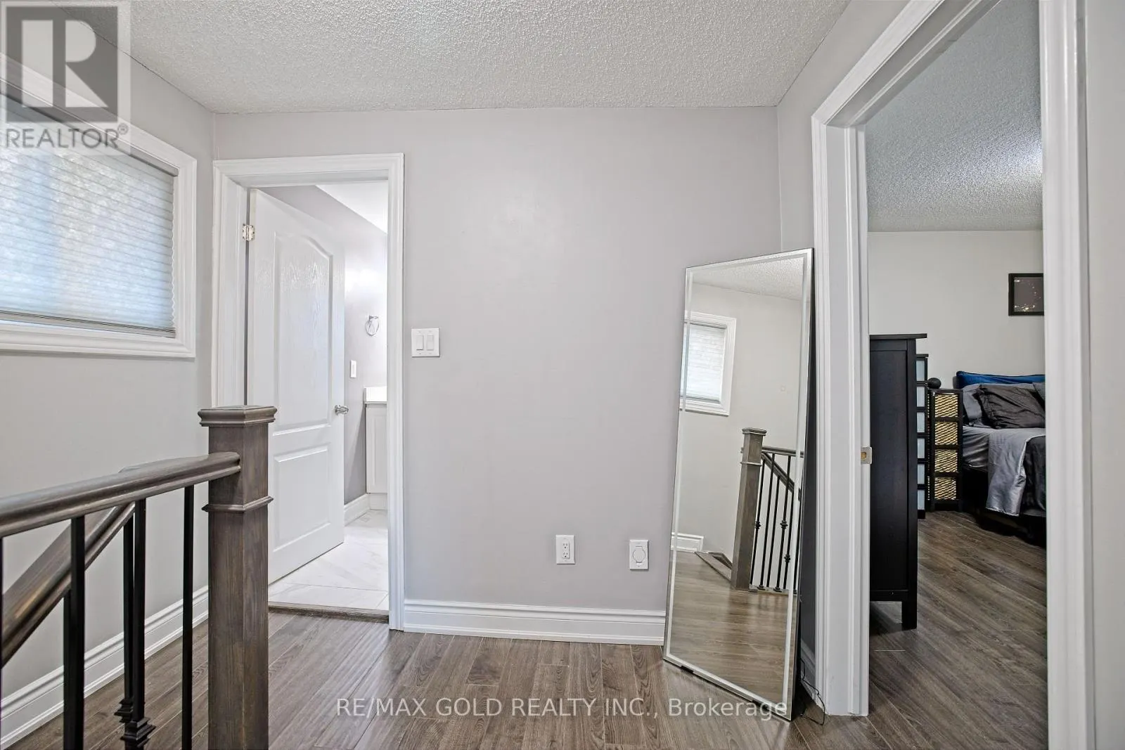 28 ROYCE AVENUE