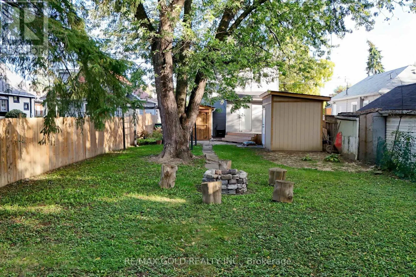 28 ROYCE AVENUE
