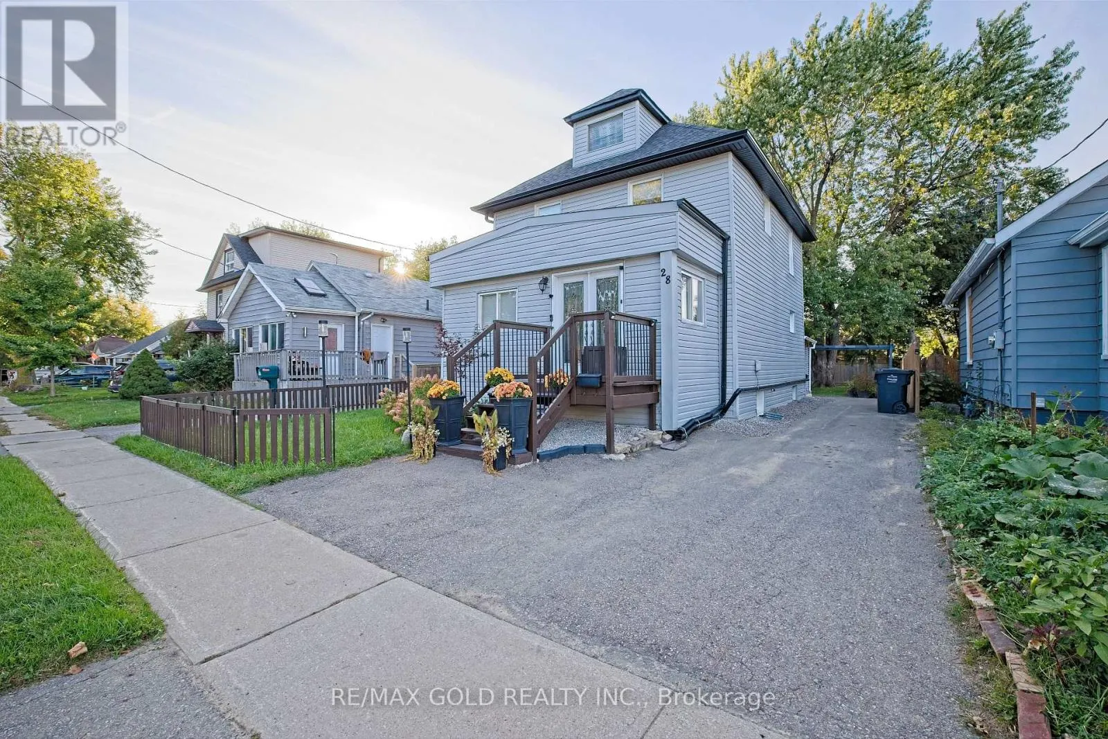 28 ROYCE AVENUE