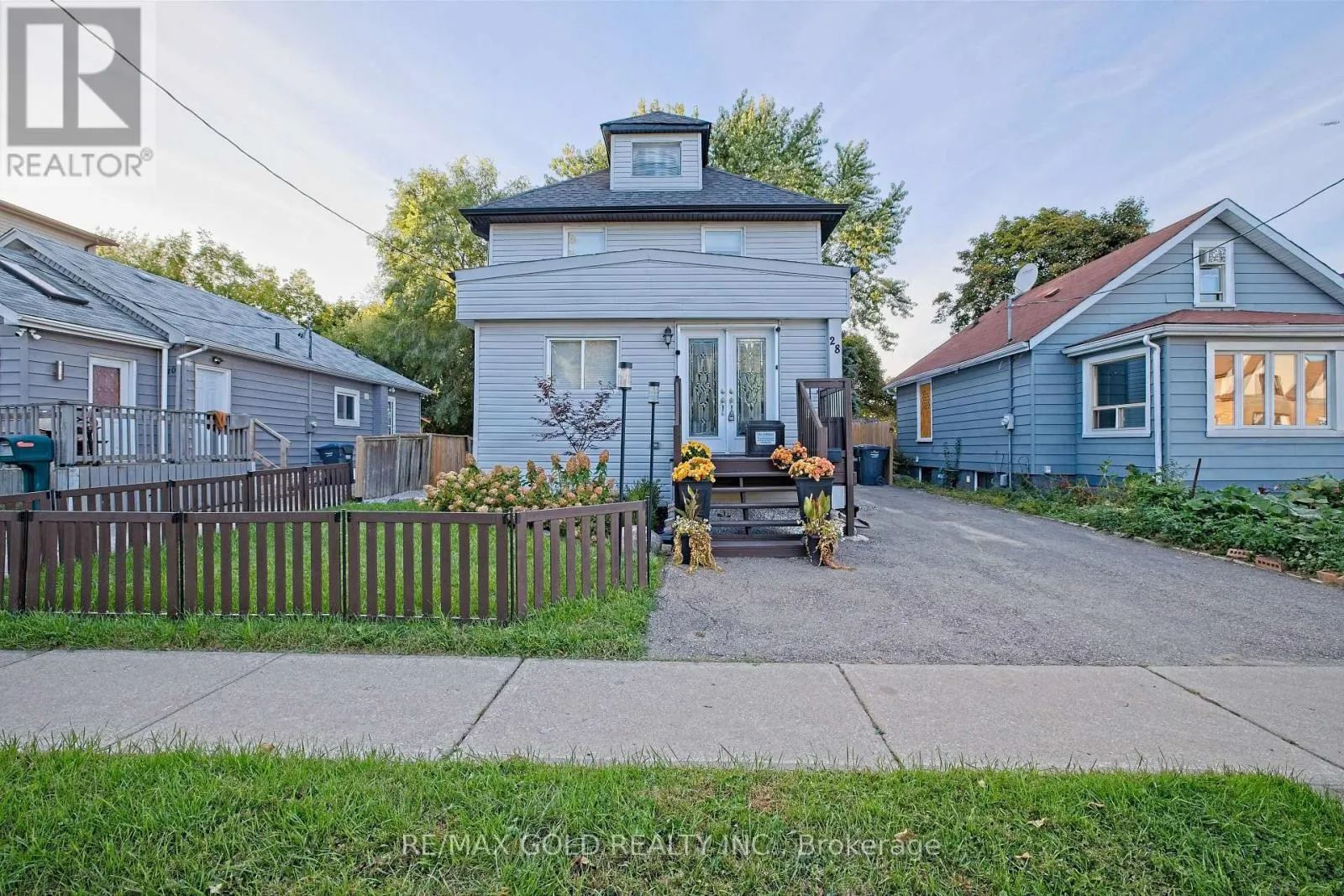 28 ROYCE AVENUE