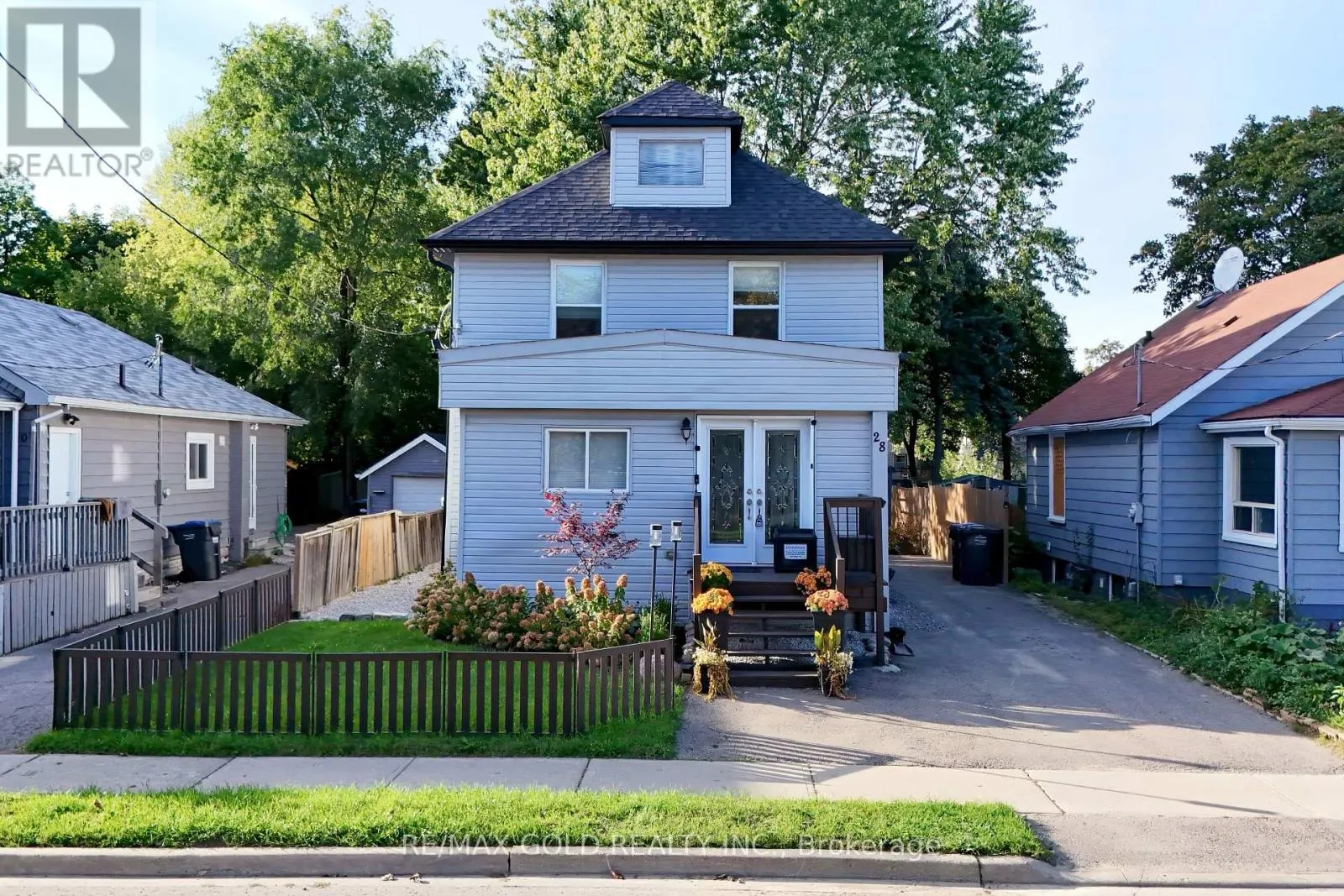 28 ROYCE AVENUE