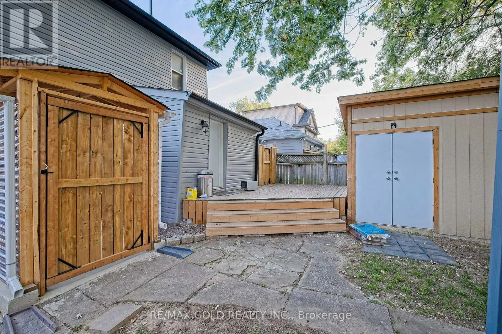 28 ROYCE AVENUE
