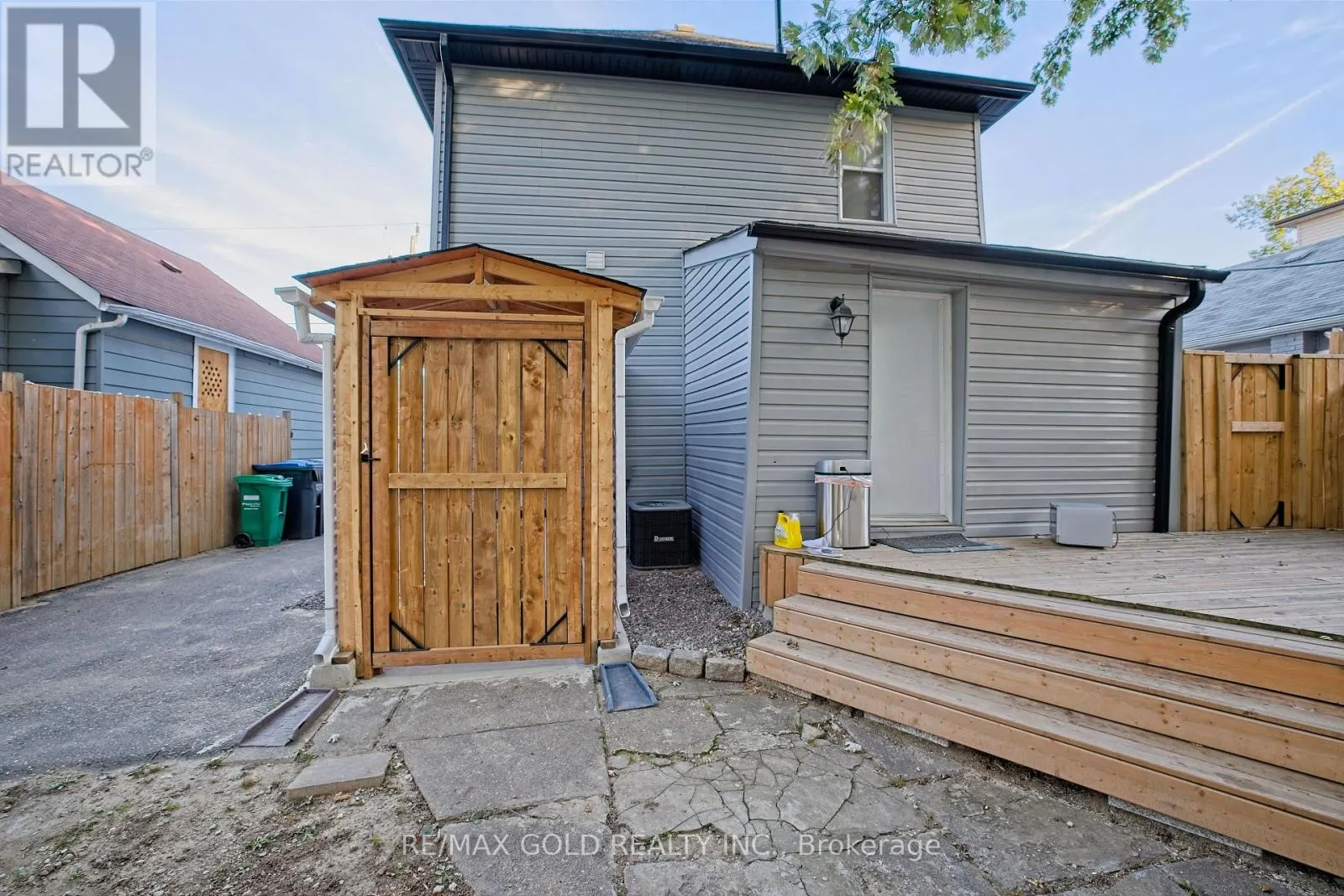 28 ROYCE AVENUE