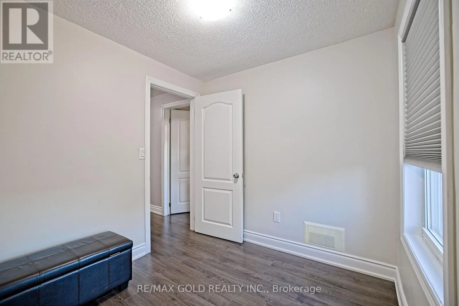 28 ROYCE AVENUE