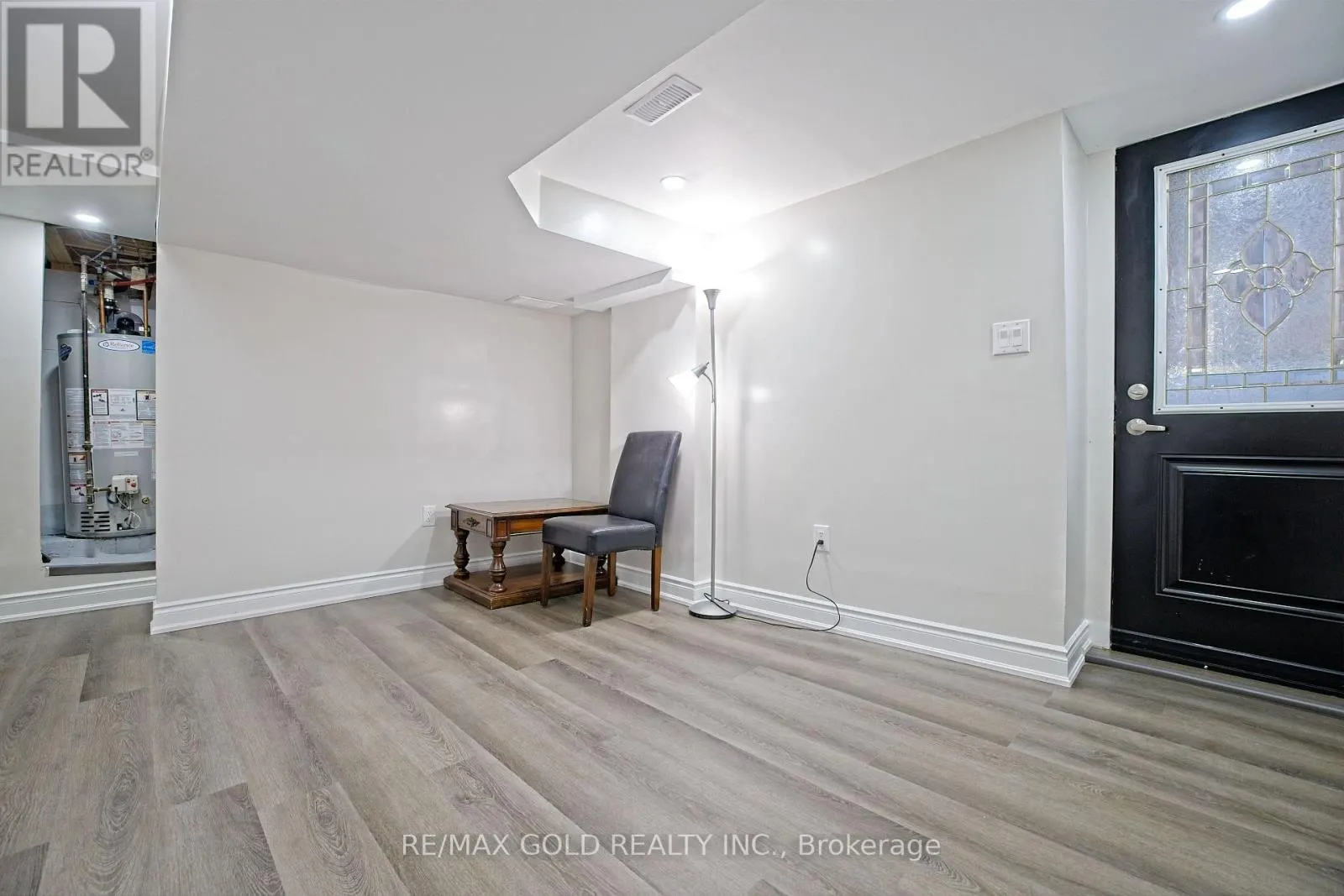 28 ROYCE AVENUE