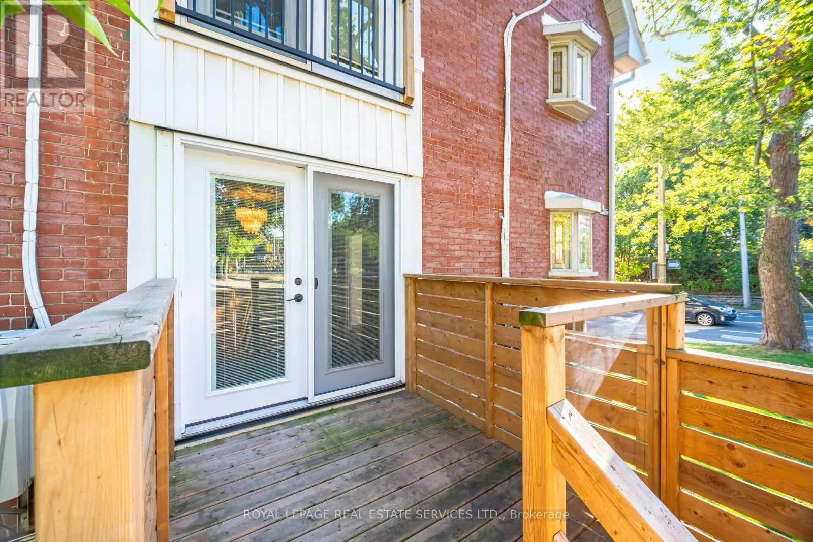 #1 - 379 PARKSIDE DRIVE