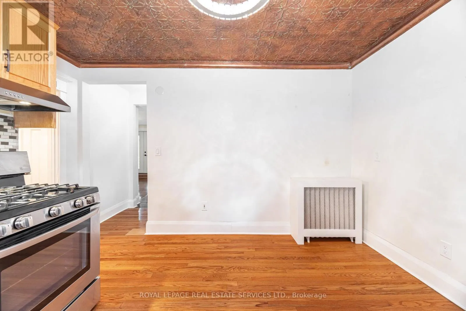 #1 - 379 PARKSIDE DRIVE