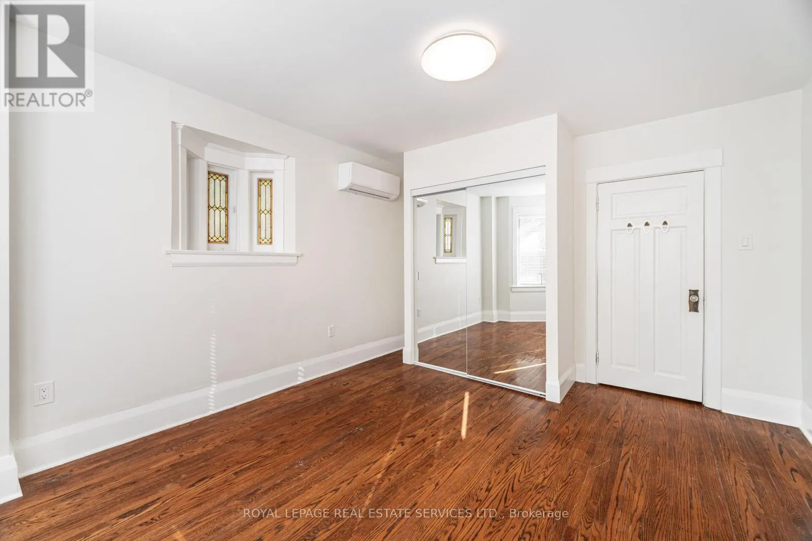#1 - 379 PARKSIDE DRIVE