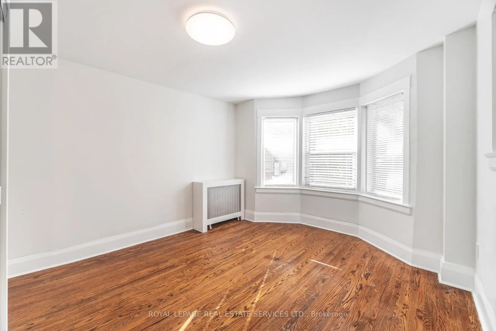 #1 - 379 PARKSIDE DRIVE