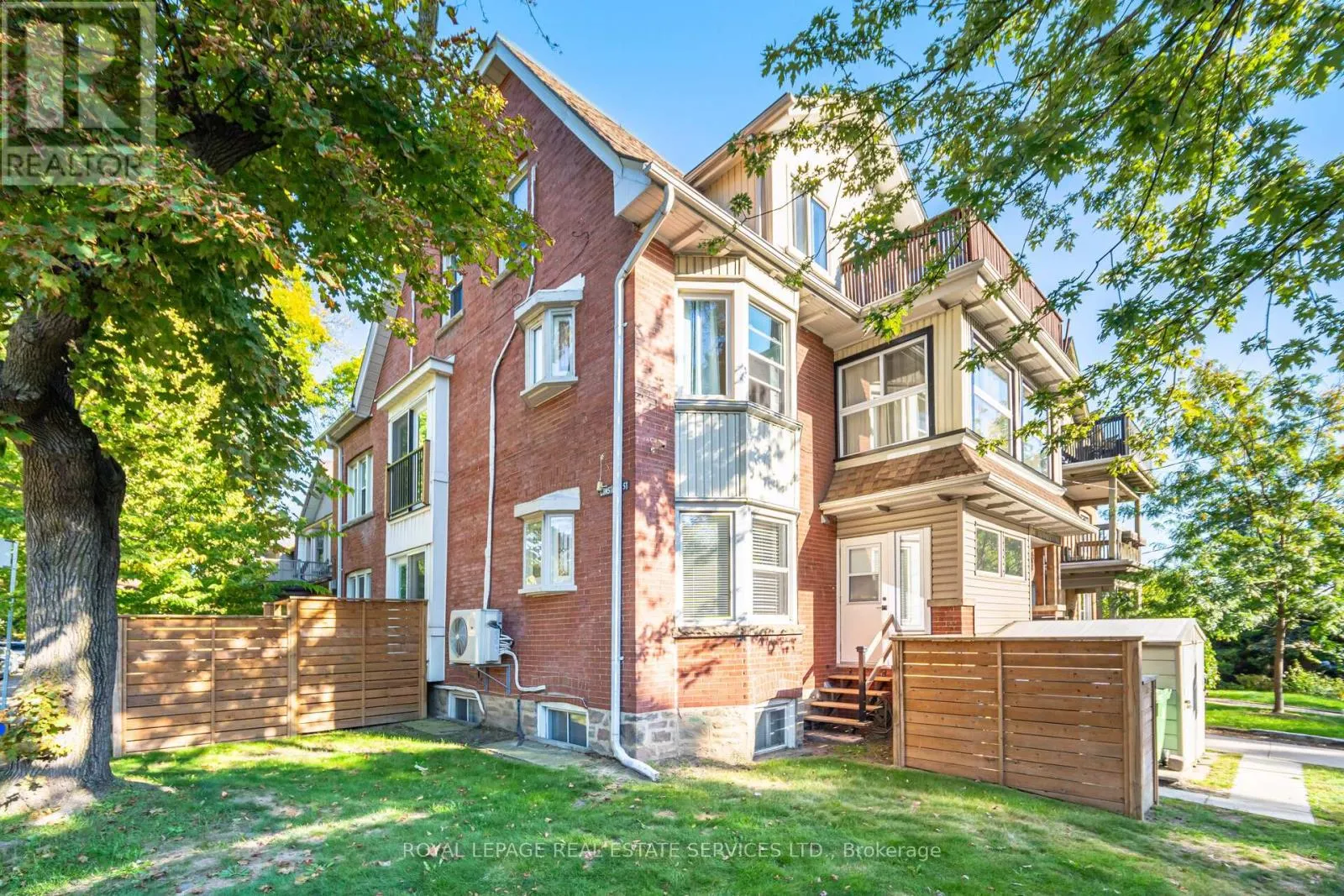 #1 - 379 PARKSIDE DRIVE