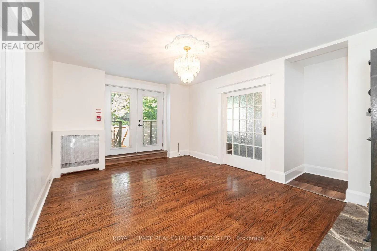 #1 - 379 PARKSIDE DRIVE