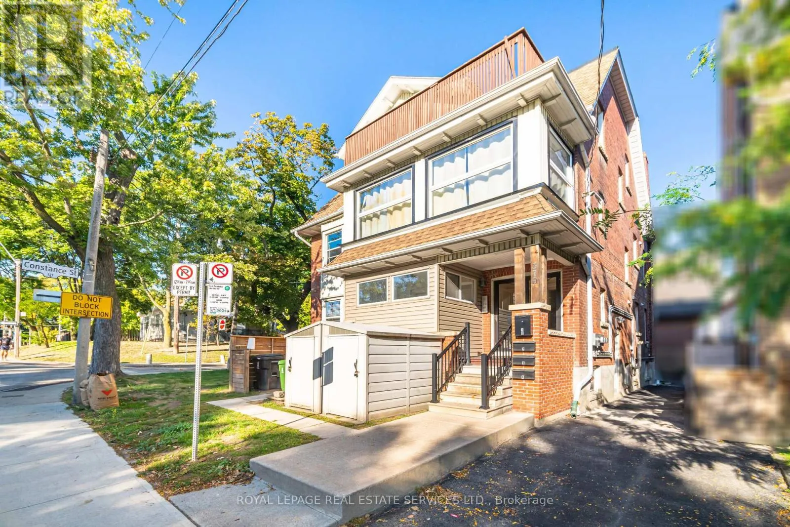 #1 - 379 PARKSIDE DRIVE